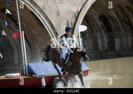 Stamford, Lincs, UK. 02 Sep, 2017. Lynn Symanski reiten Donner bei landrover Burghley Horse Trials cross country Event auf 02/09/2017 Credit: Steve Brownley/Alamy leben Nachrichten Stockfoto