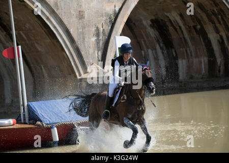 Stamford, Lincs, UK. 02 Sep, 2017. Lynn Symanski reiten Donner bei landrover Burghley Horse Trials cross country Event auf 02/09/2017 Credit: Steve Brownley/Alamy leben Nachrichten Stockfoto