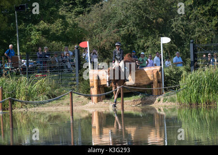 Stamford, Lincs, UK. 02 Sep, 2017. Andrew Nicholson reiten Nereo bei landrover Burghley Horse Trials cross country Event auf 02/09/2017 Credit: Steve Brownley/Alamy leben Nachrichten Stockfoto