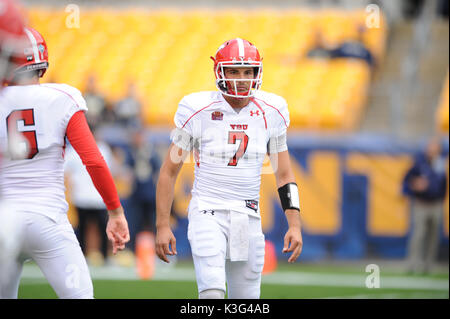 Pittsburgh, PA, USA. 2. Sep 2017. Nathan Mays #7 Während der Pitt Panthers vs Youngstown St. Pinguine Spiel am Heinz Feld in Pittsburgh, PA. Jason Pohuski/CSM/Alamy leben Nachrichten Stockfoto