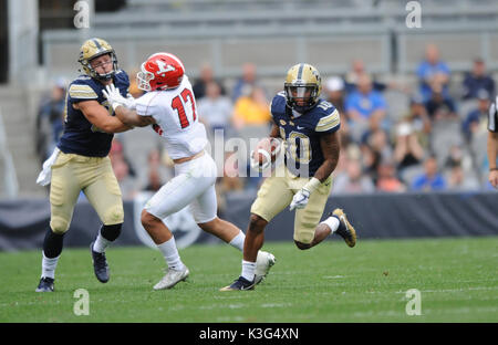 Pittsburgh, PA, USA. 2. Sep 2017. Quadree Henderson #10 Während der Pitt Panthers vs Youngstown St. Pinguine Spiel am Heinz Feld in Pittsburgh, PA. Jason Pohuski/CSM/Alamy leben Nachrichten Stockfoto