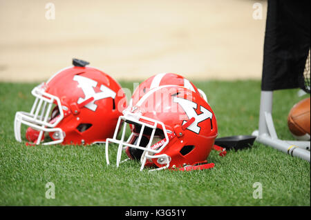 Pittsburgh, PA, USA. 2. Sep 2017. YSU Helme in der Pitt Panthers vs Youngstown St. Pinguine Spiel am Heinz Feld in Pittsburgh, PA. Jason Pohuski/CSM/Alamy leben Nachrichten Stockfoto