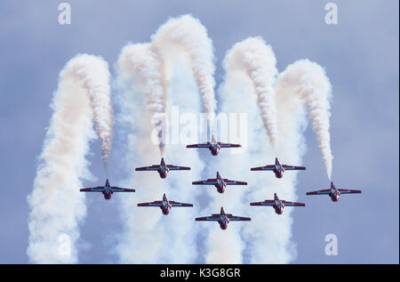 Toronto, Kanada. 2. Sep 2017. Kunstflug Flugzeuge der kanadischen Luftwaffe Snowbirds Team durchführen, während die 68th Canadian International Air Show in Toronto, Kanada, Sept. 2, 2017. Die 68Th Canadian International Air Show trat weg hier am Samstag über den Lake Ontario für das Labor Day Wochenende zu erheben. Credit:/Xinhua/Alamy leben Nachrichten Stockfoto