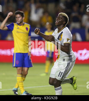 Los Angeles, Kalifornien, USA. 3. Juni 2016. Los Angeles Galaxy Jyasi Zardes (11) feiert sein Ziel während der 2017 Major League Soccer (MLS) Übereinstimmung zwischen Los Angeles Galaxy und Colorado Rapids in Carson, Kalifornien, 2. September 2017. Die Galaxie gewann 3-0. Credit: Ringo Chiu/ZUMA Draht/Alamy leben Nachrichten Stockfoto
