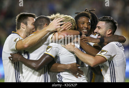 Los Angeles, Kalifornien, USA. 3. Juni 2016. Los Angeles Galaxy Jyasi Zardes (11) feiert sein Ziel mit Mannschaftskameraden während der 2017 Major League Soccer (MLS) Übereinstimmung zwischen Los Angeles Galaxy und Colorado Rapids in Carson, Kalifornien, 2. September 2017. Die Galaxie gewann 3-0. Credit: Ringo Chiu/ZUMA Draht/Alamy leben Nachrichten Stockfoto