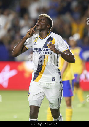 Los Angeles, Kalifornien, USA. 3. Juni 2016. Los Angeles Galaxy Jyasi Zardes (11) feiert sein Ziel während der 2017 Major League Soccer (MLS) Übereinstimmung zwischen Los Angeles Galaxy und Colorado Rapids in Carson, Kalifornien, 2. September 2017. Die Galaxie gewann 3-0. Credit: Ringo Chiu/ZUMA Draht/Alamy leben Nachrichten Stockfoto