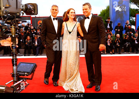 Venedig, Italien. 02 Sep, 2017. George Clooney, Julianne Moore und Matt Damon die Teilnahme an der "uburbicon 'Premiere auf dem 74. Internationalen Filmfestival von Venedig im Palazzo del Cinema am September 02, 2017 in Venedig, Italien Quelle: geisler - fotopress/alamy leben Nachrichten Stockfoto