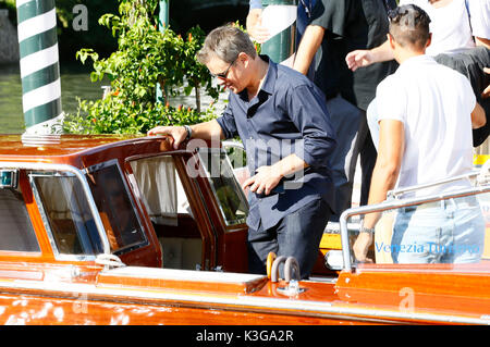 Matt Damon wird gesehen, dass das Hotel Excelsior nach Interviews geben während des 74. Filmfestival von Venedig am 01 September, 2017 in Venedig, Italien