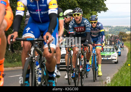 East Lothian, Schottland, Großbritannien, 3. September 2017. Die Hauptstelle der Radfahrer in der Tour of Britain Etappe 1 Radrennen über Byres Hill Stockfoto