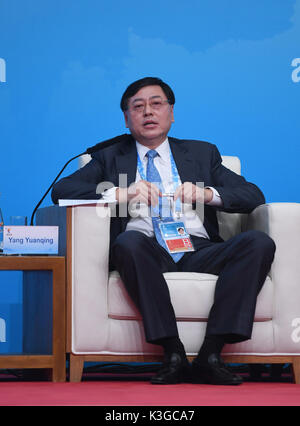 Xiamen, China Fujian Provinz. 3. Sep 2017. Yang Yuanqing, Lenovo Chairman und CEO, spricht auf einer Podiumsdiskussion über Handel und Investitionen in den BRICS-Business Forum in Xiamen, im Südosten der chinesischen Provinz Fujian, Sept. 3, 2017. Credit: Chen Yehua/Xinhua/Alamy leben Nachrichten Stockfoto