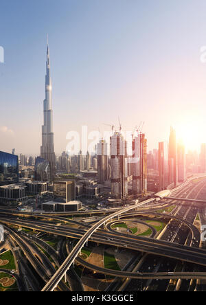 DUBAI, VEREINIGTE ARABISCHE EMIRATE - Okt 7, 2016: Downtown Dubai mit dem Burj Dubai Turm. Dieser Wolkenkratzer ist der höchste Mann-Struktur in der Welt gemacht, Stockfoto