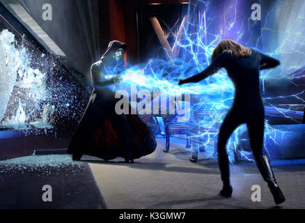 Die fantastischen Vier wenden Sie sich bitte an die Twentieth Century Fox Presse für weitere Informationen. Die FANTASTISCHEN VIER JULIAN MCMAHON als Dr. Victor von Doom, Jessica Alba als die Unsichtbare Frau Datum: 2005 Stockfoto