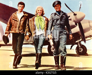 633 SQUADRON von Links - GEORGE CHAKIRIS, MARIA PERSCHY, Cliff Robertson 633 SQUADRON Stockfoto