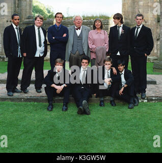 Die HISTORY BOYS Top L bis R: Samuel Anderson, James Corden als CROWTHER wie TIMMS, Stephen Campbell Moore als IRWIN, Richard Griffiths als HECTOR, Frances de la Tour, wie Frau LINTOTT, Andrew Knott als LOCKWOOD, Russell Tovey als RUDGE UNTEN L bis R: Jamie Parker als SCRIPPS, Dominic Cooper als DAKIN, Samuel Barnett als POSNER, Sacha Dhawan, AKHTAR Datum: 2006 Stockfoto