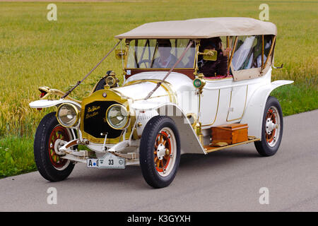 Oldtimer Rallye 'Herkomer Konkurrenz" in Landsberg Lech für mindestens 80 Jahre alten Autos, hier in der Nähe De Dion Bouton, Baujahr 1912 Stockfoto