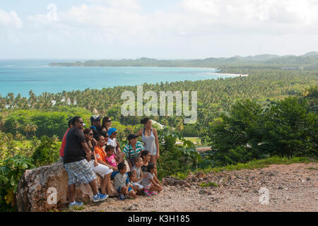 Die Dominikanische Republik, Halbinsel Samana, Las Terrenas, Gruppe Foto bei der Suche am Boulevard Turistico del Atlantico an der Nordküste in der Nähe von Las Terrenas Stockfoto