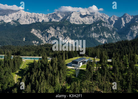 Hausberg, Wettersteingebirge, Garmisch-Partenkirchen Hausberg top Terminal, Speicher See, Luftbild, Deutschland, Bayern, Oberbayern, Bayerische Alpen, Zugspitze, Werdenfelser Land Region Stockfoto