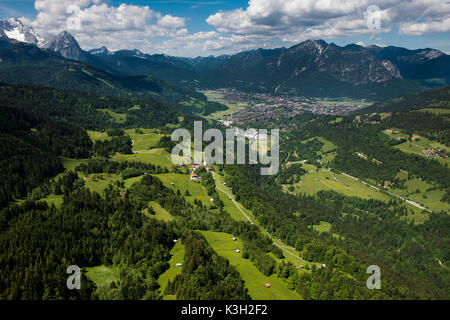 Wamberg, Bergdorf, Garmisch-Partenkirchen, Luftbild, Deutschland, Bayern, Oberbayern, Bayerische Alpen, Werdenfelser Land Stockfoto