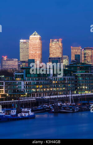 England, London, Sonnenuntergang über Docklands und Canary Wharf Stockfoto