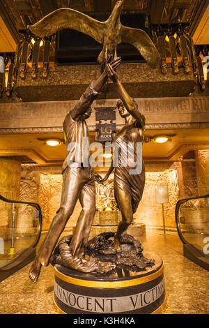 England, London, Knightsbridge, Harrods, Dodi Fayed und Princess Diana Memorial Statue Stockfoto