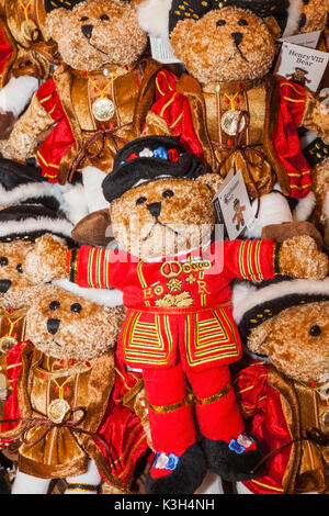 England, London, Tower of London, Souvenir Shop Anzeige des Bären Stockfoto