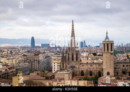 Panorama von Barcelona (mit dem Dom) vom Turm von Santa Maria del Pi Kirche, Katalonien, Spanien Stockfoto