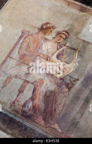 England, London, British Museum, Römische Reich, ein Römisches Fresko einer Frau spielen die Leier aus Pompeji vom AD 50-79 Stockfoto