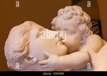 England, London, Kensington, Victoria und Albert Museum aka V&A, die Skulptur, Marmor Statue mit dem Titel 'Maternal Zuneigung" von Edward Hodges Baily vom 1837 Stockfoto