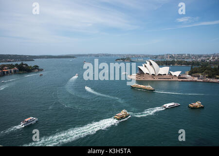 SYDNEY, NSW, Australien - NOVEMBER 20,2016: Sydney Opera House, Wochenende Hafen Verkehr und Waterfront Development in Sydney, Australien Stockfoto