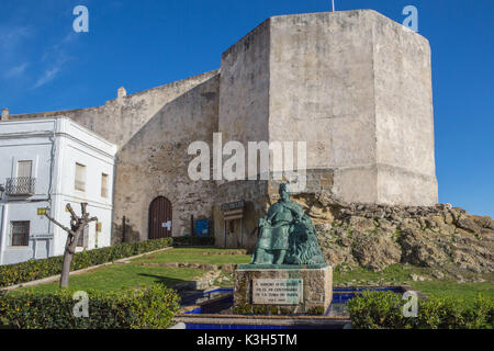 Spanien, Provinz Cadiz, Tarifa Stadt, Guzman el Bueno Schloss, Sancho IV Denkmal Stockfoto