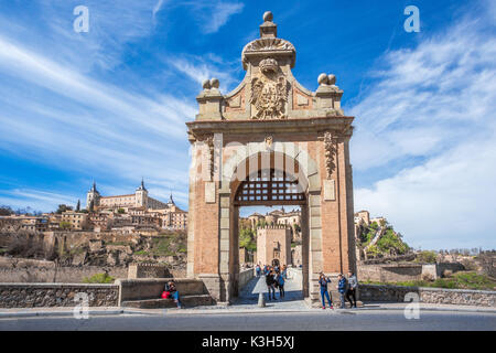 Spanien, Toledo Stadt, UNESCO Weltkulturerbe, Alcantara Bridge und AlcazarCastle Stockfoto