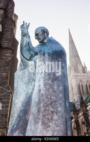 England, West Sussex, Chichester, Chichester Cathedral, Statue des Hl. Richard Stockfoto