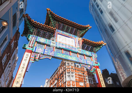 England, London, Soho, Chinatown, chinesische Tor Stockfoto