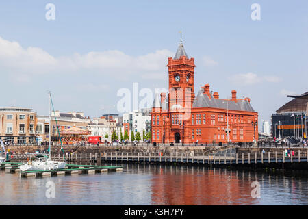 Wales, Cardiff, Cardiff Bay, Pierhead Gebäude und Mermaid Quay Stockfoto