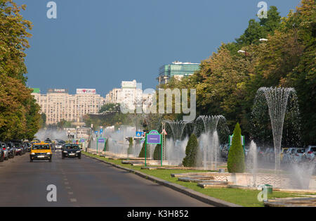 Rumänien, Bukarest, Unirii Boulevard, Brunnen Stockfoto