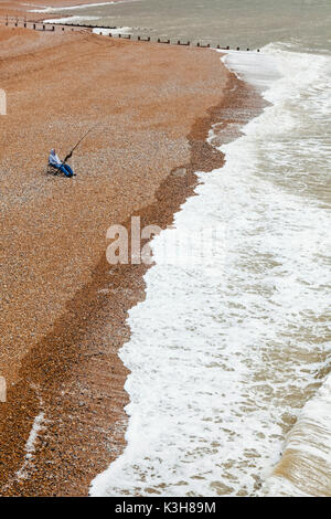 England, East Sussex, Hastings, Fischer am Strand Stockfoto