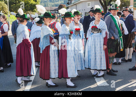 Deutschland, Bayern, Garmisch-Partenkirchen, Bavarian Festival, Mädchen in Tracht Stockfoto
