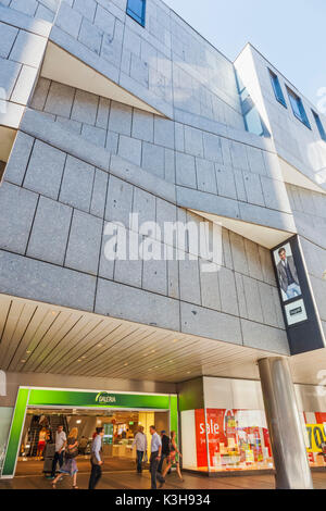 Deutschland, Bayern, München, Kaufingerstrasse Einkaufsstraße, Eingang, Kaufhof-Filiale Stockfoto