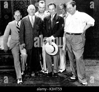 Der Mann, der lacht PAUL KOHNER Supervising Producer, E MOOS, Conrad Veidt principal Schauspieler; Bruno Walter berühmte Dirigent, setzen Sie den Besuch; ERNEST LAEMMLE Neffe der Kopf des Unternehmens; Direktor PAUL LENI Datum: 1928 Stockfoto