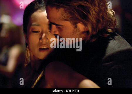 GONG LI als chinesisch-kubanischer Finanzkrimineller Isabella und COLIN FARRELL als Detective Sonny Crockett näher kommt in Miami Vice, dem Filmdrama, das Erwachsene, gefährliche und verlockende Dinge aus der verdeckten Ermittlung befreit. MIAMI VICE GONG LI als chinesisch-kubanischer Finanzkrimineller Isabella und COLIN FARRELL als Detective Sonny Crockett GONG LI als chinesisch-kubanischer Finanzkrimineller Isabella und COLIN FARRELL als Detective Sonny Crockett näher kommen in Miami Vice, dem Filmdrama, das Erwachsene befreit, gefährlich und verlockend bei der Arbeit mit deepl Stockfoto