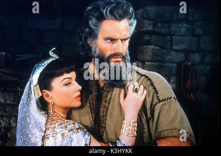 Die ZEHN GEBOTE ANNE BAXTER als Nefretiri, CHARLTON HESTON als Moses Datum: 1956 Stockfoto