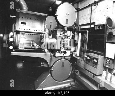 Projektionsraum, in dem die Phillips DP 70 Dual Gauge 35/70 mm Projektoren, mit unvergleichlichen Magnarc carbon Arc lamphouses des COLUMBIA THEATER, Shaftesbury Avenue, London, der Name des Kinos, als es öffnete im Jahre 1959. Es wurde später die klassische Shaftesbury Avenue 1982 umbenannt, die Premiere in 1984, und das CURZON WEST END in 1985. Es ist jetzt als das CURZON SOHO zur Zeit des Schreibens bekannt Stockfoto