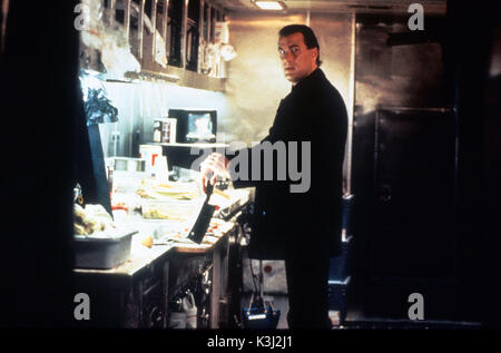 UNDER SIEGE 2: Dark Territory Steven Seagal Datum: 1995 Stockfoto