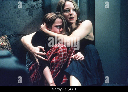 PANIC ROOM Jodie Foster spielt Meg Altman und Kristen Stewart spielt ihre Tochter Sarah im Columbia Pictures Thriller Panic Room. Foto: Merrick Morton PANIC ROOM Datum: 2002 Stockfoto