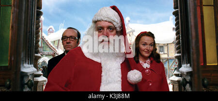 KEVIN SPACEY als Clyde, PAUL GIAMATTI als Santa Claus und Miranda Richardson als Annette Claus in Warner Bros. Bilder? Und Village Roadshow Pictures? Komödie? Fred Claus,? Von Warner Bros. Pictures vertrieben. FRED CLAUS KEVIN SPACEY als Clyde, PAUL GIAMATTI als Santa Claus, Miranda Richardson als Annette Claus Stockfoto