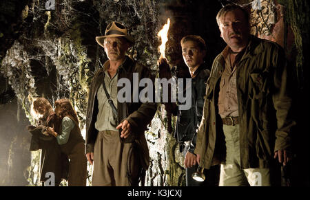 INDIANA JONES UND DAS KÖNIGREICH DES KRISTALLSCHÄDELS JOHN HURT, Karen Allen, Harrison Ford, SHIA LABEOUF, Ray Winstone INDIANA JONES UND DAS KÖNIGREICH DES KRISTALLSCHÄDELS Datum: 2008 Stockfoto