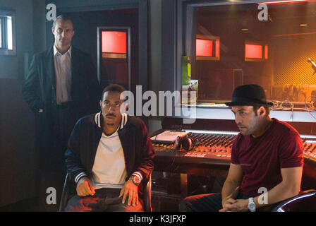 ROCKNROLLA MARK STRONG als Archie, LUDACRIS aka CHRIS BRIDGES als Mickey, Jeremy Piven als Roman ROCKNROLLA Stockfoto