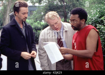 25. Stunde aka der 25. Stunde Edward Norton, Philip Seymour HOFFFMAN, Regisseur Spike Lee 25. Stunde [USA 2002] aka der 25. Stunde [L - R] Edward Norton, Philip Seymour HOFFFMAN, Regisseur Spike Lee Datum: 2002 Stockfoto