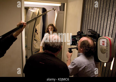 RED EYE RACHEL McADAMS mit Film Crew RED EYE Datum: 2005 Stockfoto