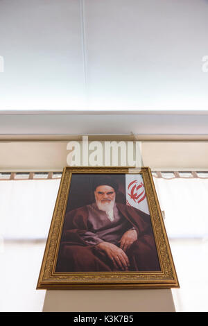 Iran, Teheran, National Museum der Iran, Porträt des ehemaligen religiösen Führer, Ayatollah Khomeini Stockfoto